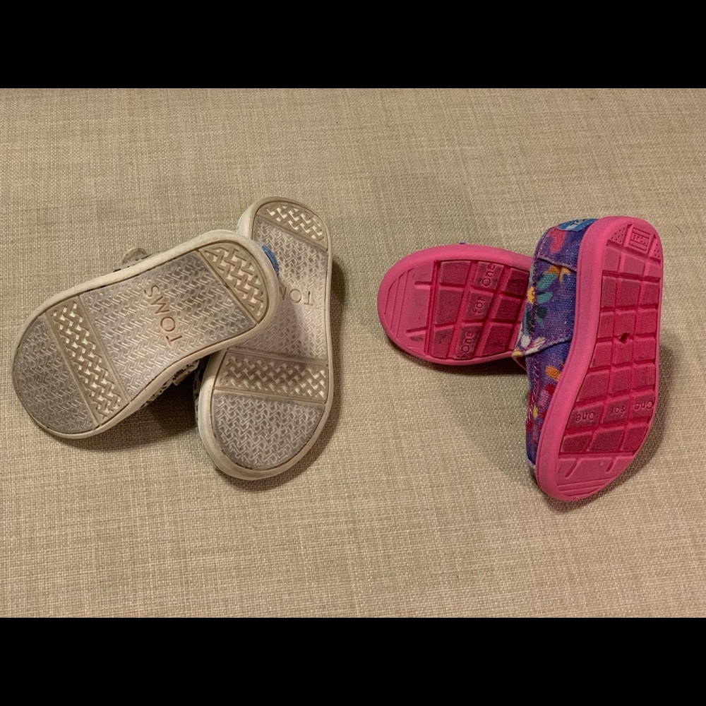 🌺 2 Pairs of Toms Maryjanes 🌸 Toddler Sz 5 - Picture 3 of 7